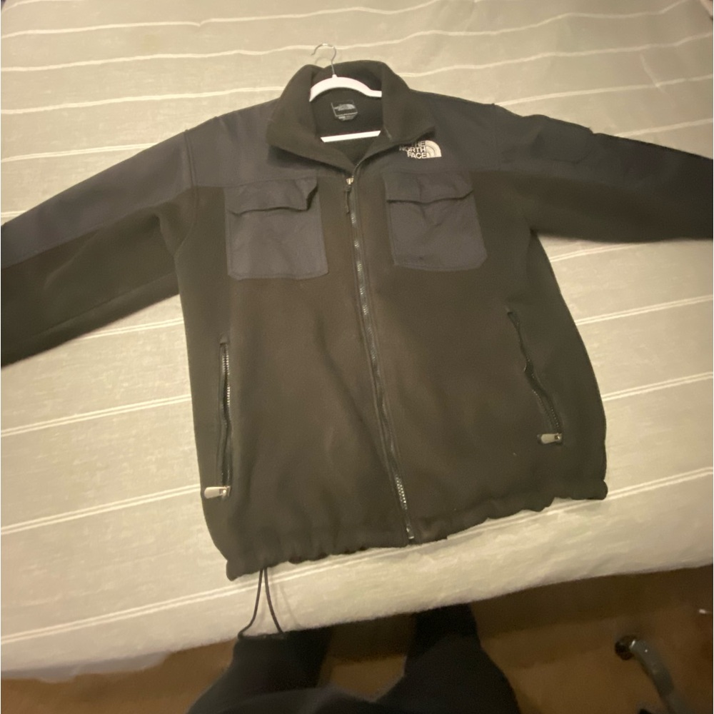 Very nice heavy Northface fleece coat Mens xl. Very rare coat.